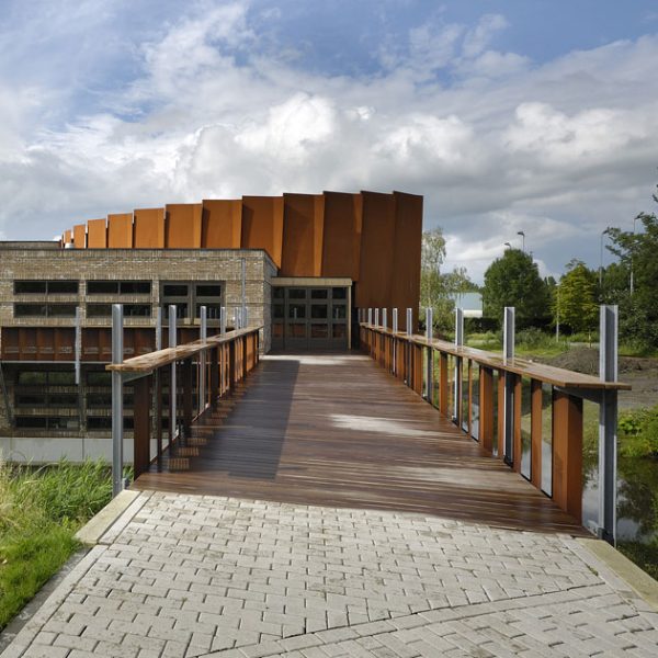 2022-crematorium-meerbloemhof-630x630-bridge-entrance