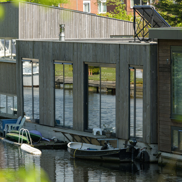 2023-Woonboot-630x630-exterieur