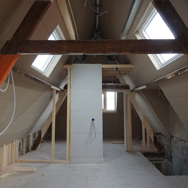 2023-moederhuis-630x630-woonkamer-voor-renovatie